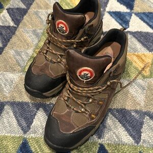 Steel toed work shoes